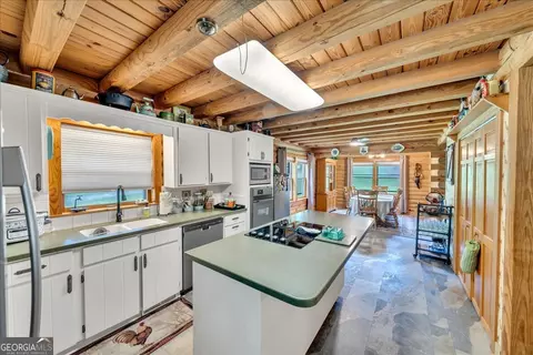 Kitchen - 176 Old Farm Rd, Perry, GA 31069 photo 4 of 4