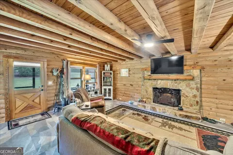 Living - 176 Old Farm Rd, Perry, GA 31069 photo 4 of 4