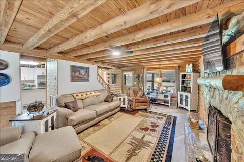 Living - 176 Old Farm Rd, Perry, GA 31069 photo 3 of 4