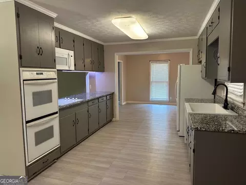 125 Iris Dr, Lagrange, GA 30240 photo 4