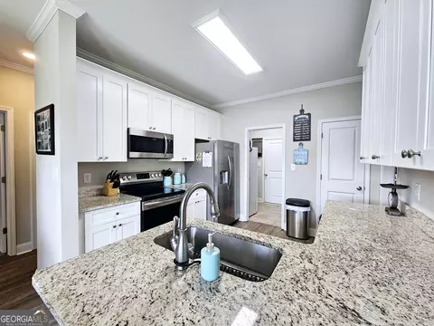Kitchen - 120 Hamilton Lake View Ct, Lagrange, GA 30241 photo 4 of 5