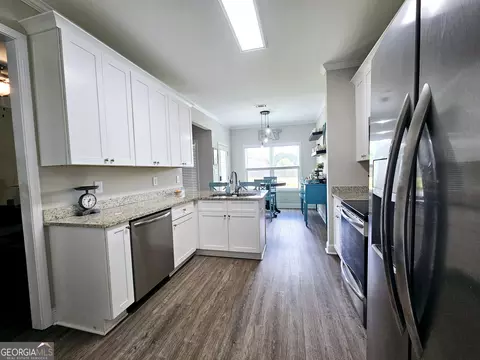 Kitchen - 120 Hamilton Lake View Ct, Lagrange, GA 30241 photo 2 of 5