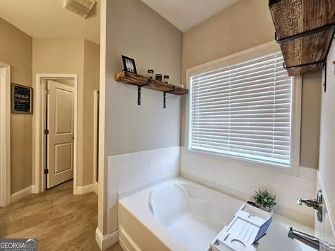 Bath - 120 Hamilton Lake View Ct, Lagrange, GA 30241 photo 2 of 5