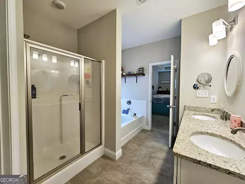 Bath - 120 Hamilton Lake View Ct, Lagrange, GA 30241 photo 3 of 5