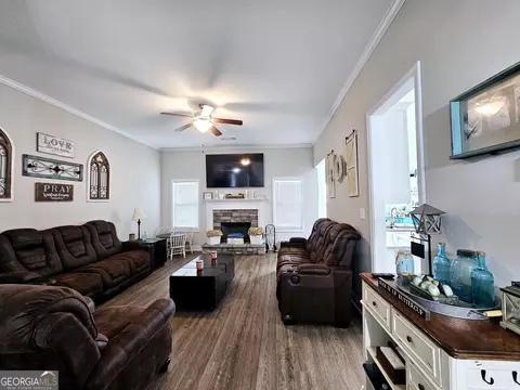 Living - 120 Hamilton Lake View Ct, Lagrange, GA 30241 photo 3 of 4