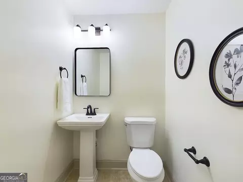 Bath - 143 Oakview Cir, Gray, GA 31032 photo 1 of 5