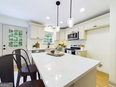Kitchen - 143 Oakview Cir, Gray, GA 31032 photo 3 of 3