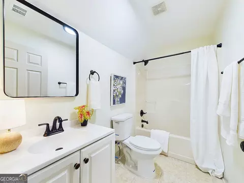 Bath - 143 Oakview Cir, Gray, GA 31032 photo 5 of 5