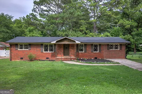 404 Strawberry Ln SE, Lindale, GA 30147