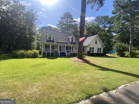 112 Newton Dr, Cochran, GA 31014