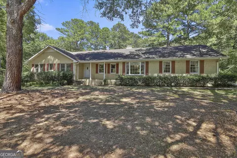 35 Sorrellwood Ln, Sharpsburg, GA 30277