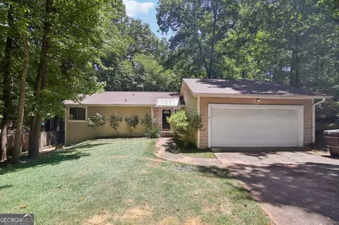 9478 Parkwood Dr, Douglasville, GA 30135