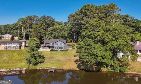 236 W Lakeshore Dr, Carrollton, GA 30117