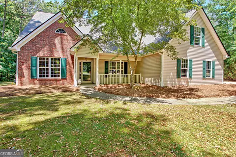 325 Bartlett Dr, Sharpsburg, GA 30277