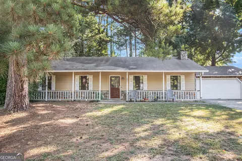 621 Blue Flag Ln, Fairburn, GA 30213