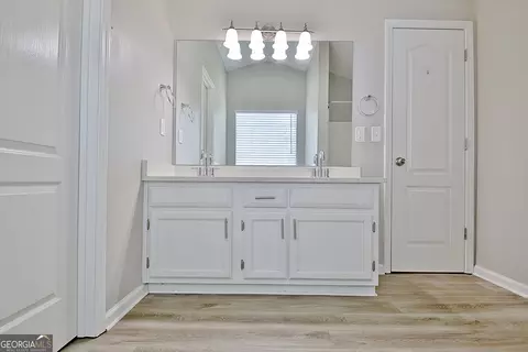 Bath - 10592 Marigold Ct, Hampton, GA 30228 photo 1 of 6