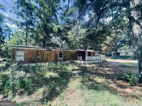 215 Chickadee Cir, Jesup, GA 31545