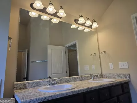 Bath - 5700 Laney Dr, Rex, GA 30273 photo 6 of 8