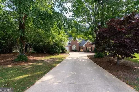 6127 Saddlehorse Dr, Flowery Branch, GA 30542
