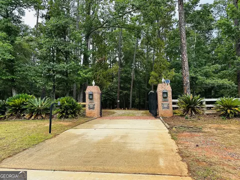 Exterior - 2811 N Highway 441, Dublin, GA 31021 photo 2 of 3