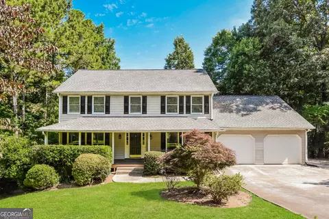 710 Lake Point Dr, Woodstock, GA 30189