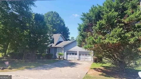 5265 Springtide Ln, Powder Springs, GA 30127