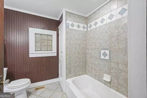 Bath - 241 Brady St, Toccoa, GA 30577 photo 4 of 4