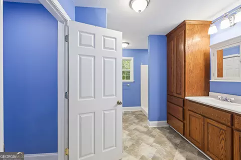 Entry Way - 241 Brady St, Toccoa, GA 30577 photo 2 of 6