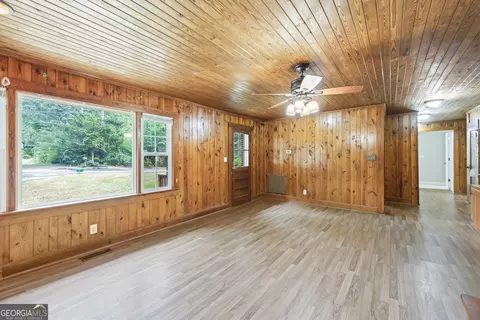 Living - 241 Brady St, Toccoa, GA 30577 photo 3 of 5
