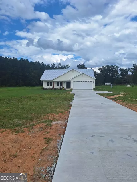 56 Dallas Ln, Baxley, GA 31513