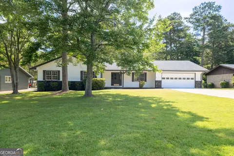 1098 Strawberry Ln, Ellenwood, GA 30294