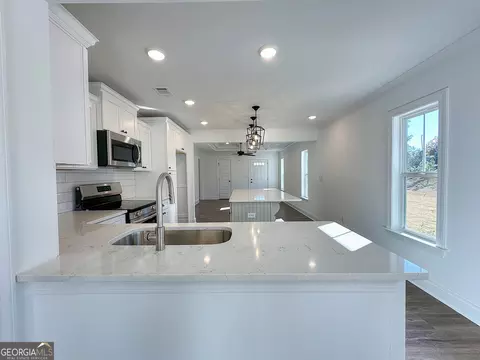 Kitchen - 1332 Mooty Bridge Rd, Lagrange, GA 30240 photo 3 of 4