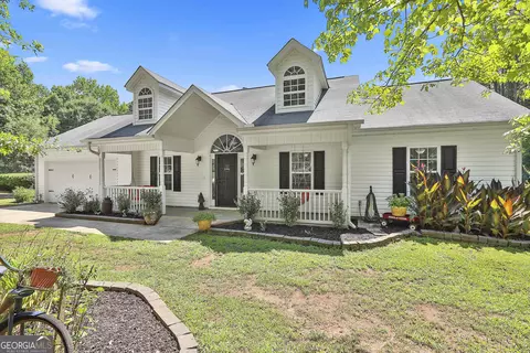 82 Pinewood Dr, Gay, GA 30218