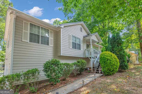 411 Bakers Bridge Cir, Douglasville, GA 30134
