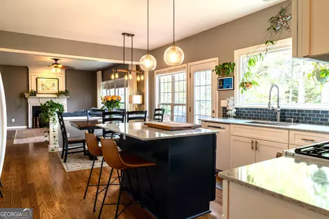 3331 Spindletop Dr, Kennesaw, GA 30144