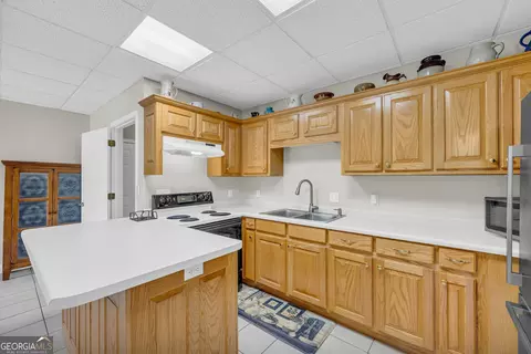 Kitchen - 255 River Swing Rd, Cornelia, GA 30531 photo 5 of 6