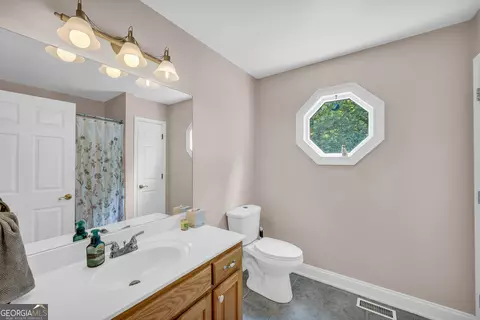 Bath - 255 River Swing Rd, Cornelia, GA 30531 photo 5 of 8
