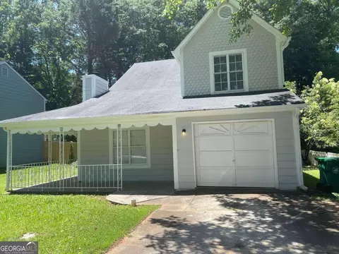 1045 Autumn Crest Dr, Stone Mountain, GA 30083