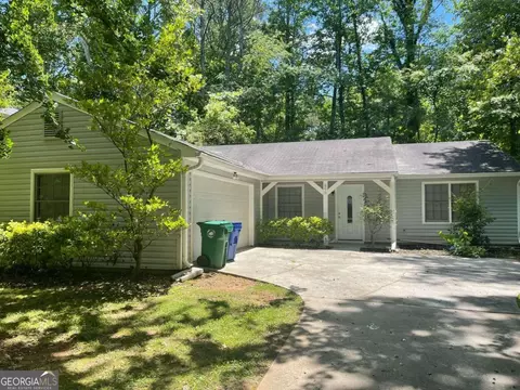 896 Hemingway Rd, Stone Mountain, GA 30088