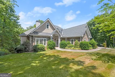 626 Oak Pointe Dr, Cleveland, GA 30528