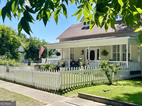 702 Stonewall St, Dublin, GA 31021