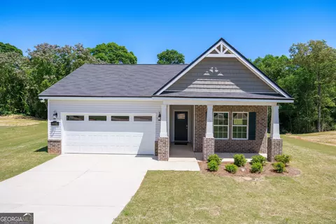 802 Ivy Glen Dr, Perry, GA 31069