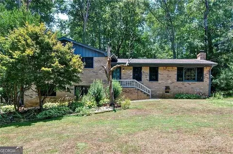 526 Hemlock Dr, Woodstock, GA 30188