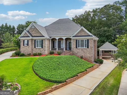 815 Carriage Lake Dr, Lawrenceville, GA 30046