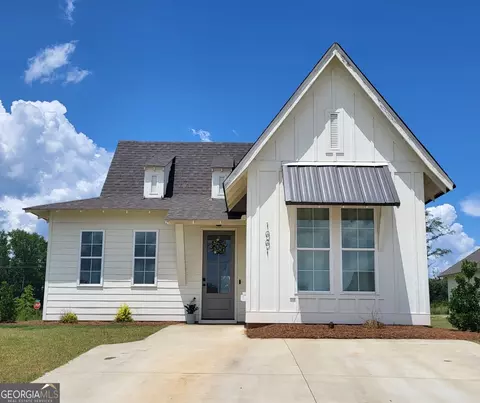 1001 Crossing Ct E, Valley, AL 36854