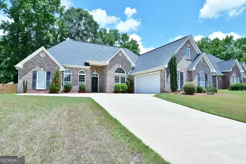 623 Shadow Wood Dr, Smiths Station, AL 36877