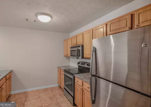 210 Bluff Ct, Jackson, GA 30233 photo 9