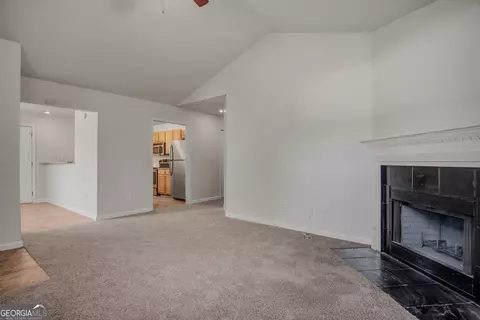 210 Bluff Ct, Jackson, GA 30233 photo 3