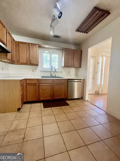 5960 Farmbrook Ln, Rex, GA 30273 photo 7