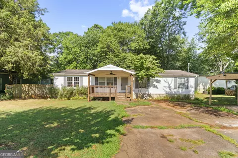 5561 Waterwood Dr, Gainesville, GA 30506